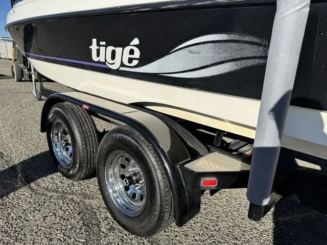 Slide: The Image of Tigé 2100V Limited 1999 - 61