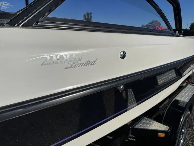 Slide: The Image of Tigé 2100V Limited 1999 - 63