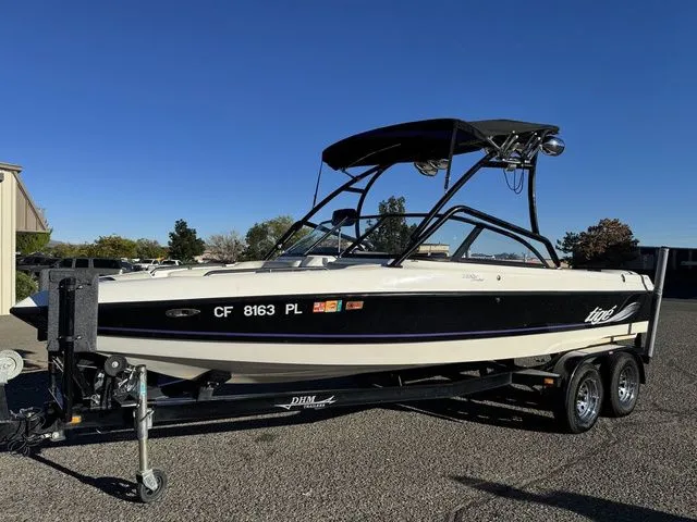 Slide: The Image of Tigé 2100V Limited 1999 - 66