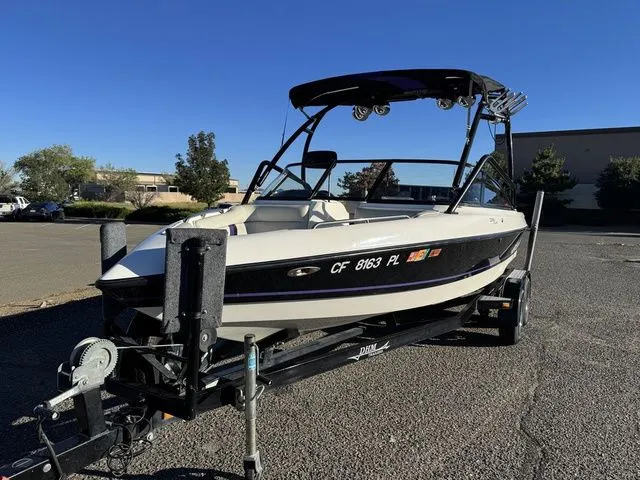 Slide: The Image of Tigé 2100V Limited 1999 - 67