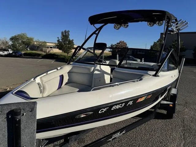 Slide: The Image of Tigé 2100V Limited 1999 - 68