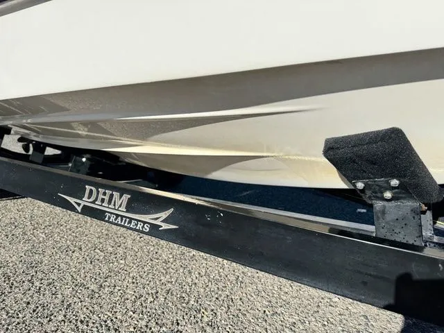 Slide: The Image of Tigé 2100V Limited 1999 - 7