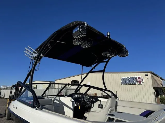 Slide: The Image of Tigé 2100V Limited 1999 - 71