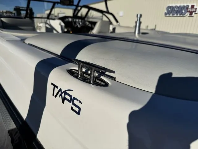 Slide: The Image of Tigé 2100V Limited 1999 - 73