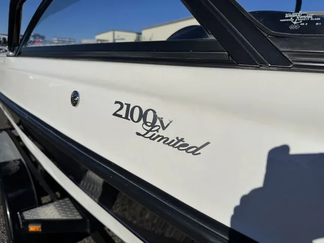 Slide: The Image of Tigé 2100V Limited 1999 - 8