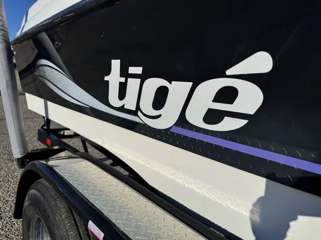 Slide: The Image of Tigé 2100V Limited 1999 - 9