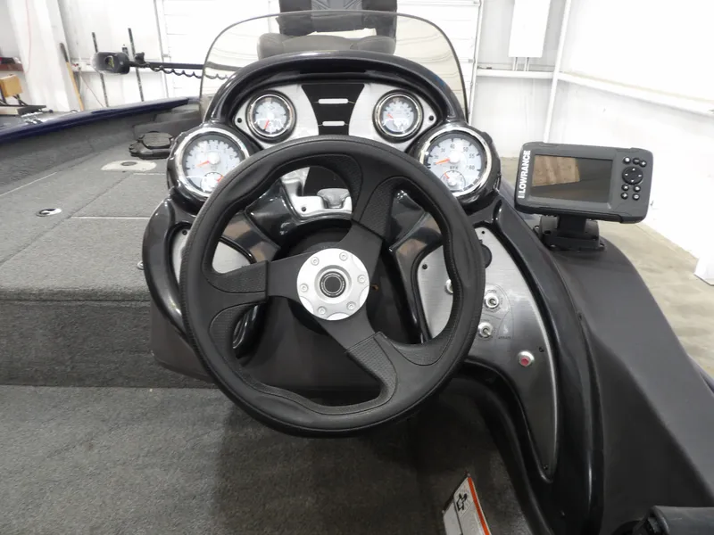 Slide: The Image of Tracker Pro Team 175 2019 - 16