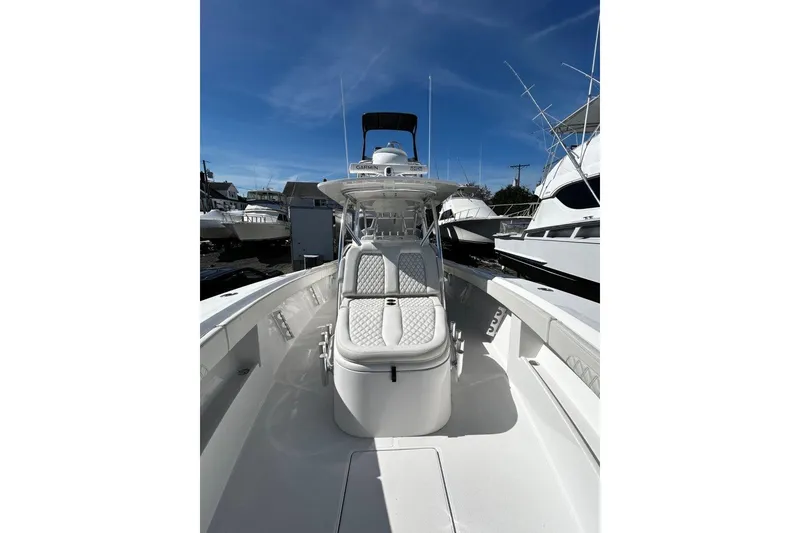 Slide: The Image of 2023 Front Runner 39 Center Console boat with sleek design and spacious deck. - 10