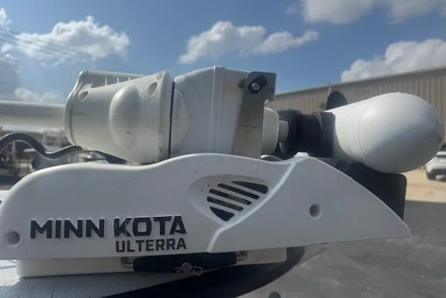 Slide: The Image of Minn Kota Ulterra motor on 2007 Haynie 23 Bigfoot boat under cloudy sky. - 13