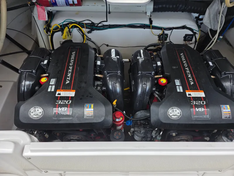 Slide: The Image of Volvo Penta 320 V8 engines in Four Winns H310 boat, 2013 model. - 37