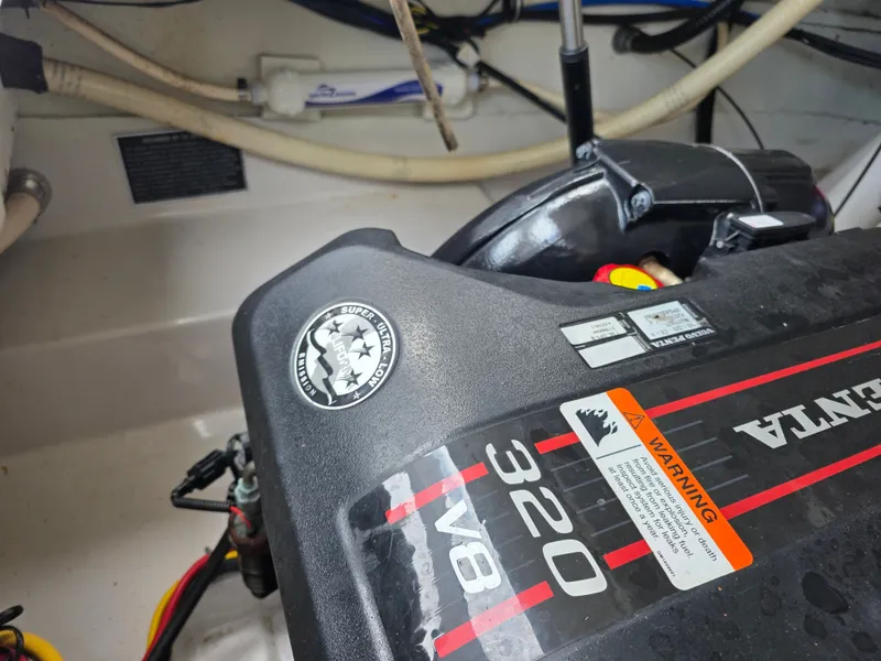 Slide: The Image of Volvo Penta 320 V8 engine in Four Winns H310 boat, 2013 model. - 42