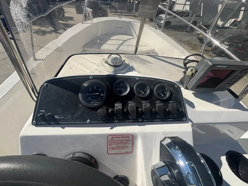 Slide: The Image of Dashboard of a 2000 Boston Whaler 180 Dauntless boat. - 12