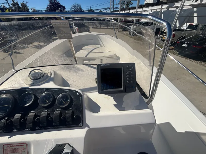 Slide: The Image of Dashboard of a 2000 Boston Whaler 180 Dauntless boat. - 13