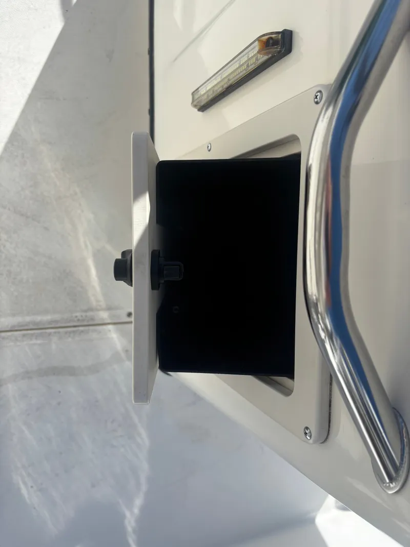 Slide: The Image of Boston Whaler 180 Dauntless 2000, boat detail with handle and compartment. - 20
