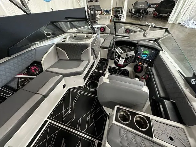 Slide: The Image of Tigé 24RZX 2025 - 11