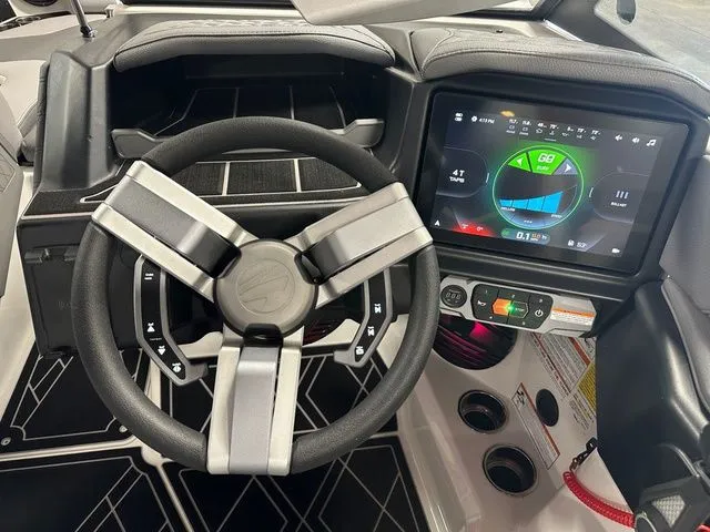 Slide: The Image of Tigé 24RZX 2025 - 13