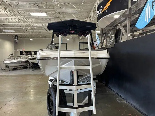 Slide: The Image of Tigé 24RZX 2025 - 3