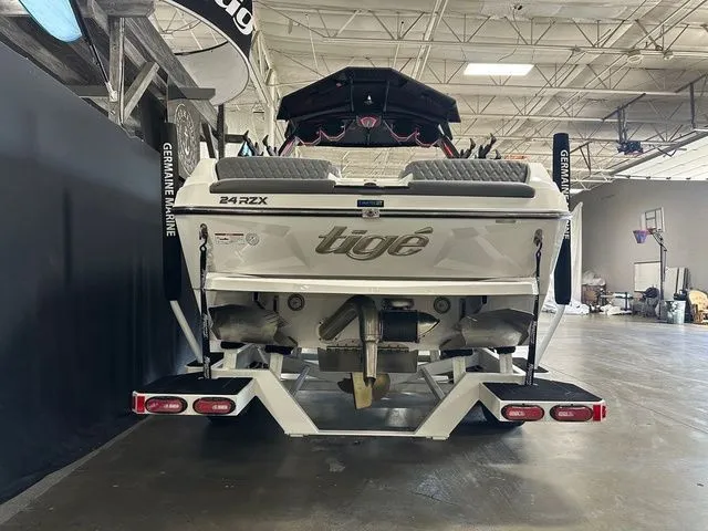 Slide: The Image of Tigé 24RZX 2025 - 5