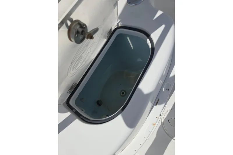 Slide: The Image of Livewell compartment on a 2017 Sea Hunt BX 25 BR boat. - 9