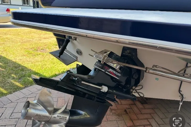 Slide: The Image of Rear view of 2002 Wellcraft 2600 Martinique boat with Mercury outboard motor. - 14