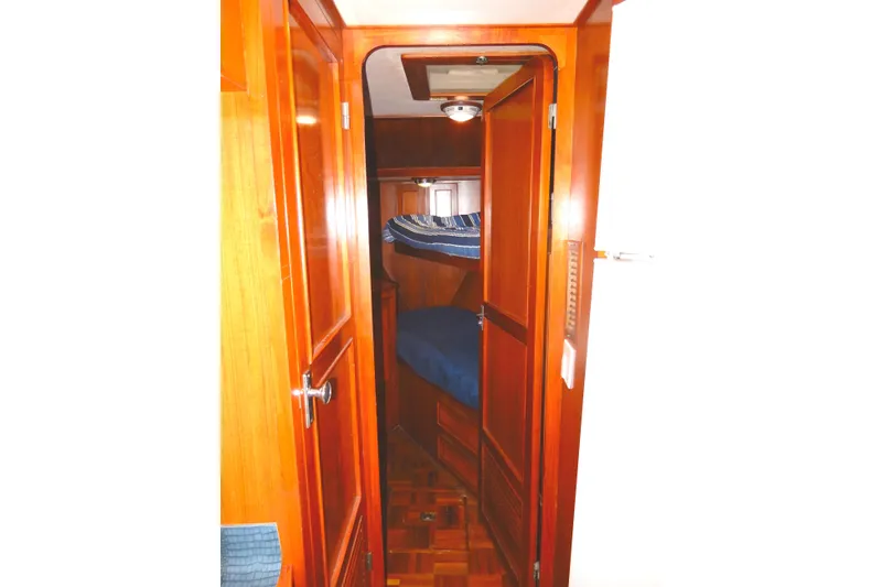 Slide: The Image of 1989 Jefferson 46 Sundeck interior with wooden finish and bunk beds. - 41