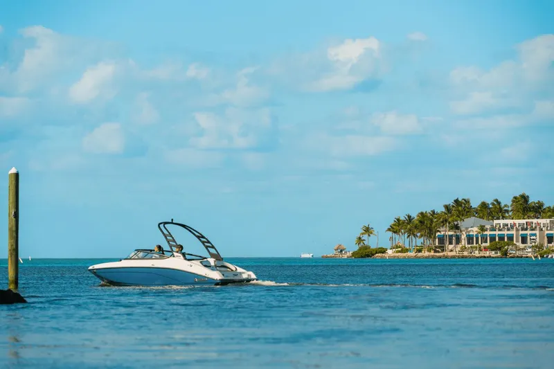 Slide: The Image of Yamaha 195S 2026 - 10