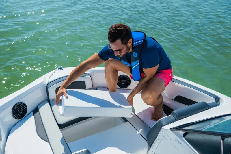 Slide: The Image of Yamaha 195S 2026 - 19