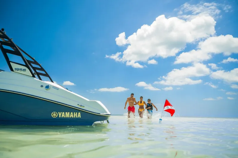 Slide: The Image of Yamaha 195S 2026 - 23