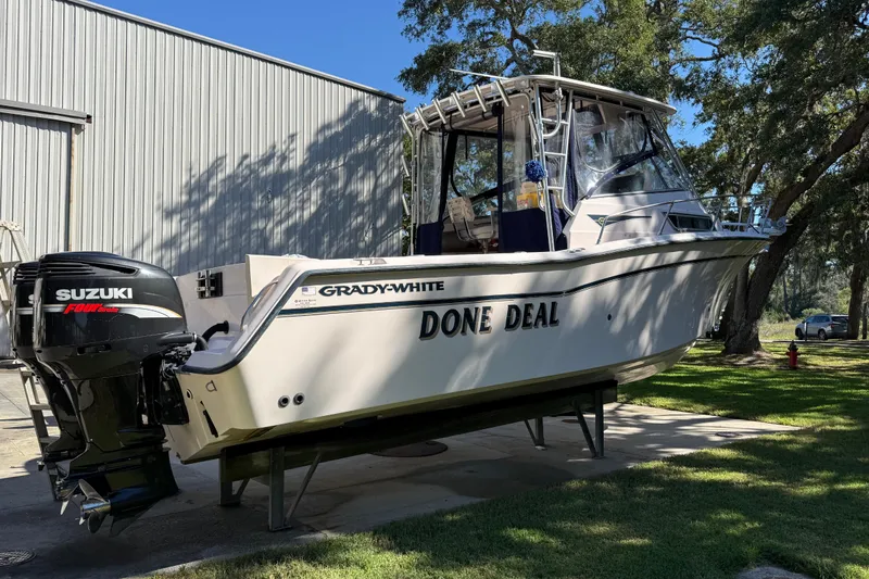 Slide: The Image of 1998 Grady-White Marlin 300 boat with Suzuki outboard motor on display. - 6