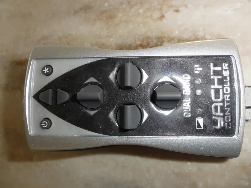 Slide: The Image of Meridian 441 Sedan 2009 - 61