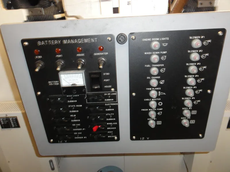 Slide: The Image of Meridian 441 Sedan 2009 - 70