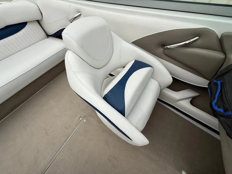 Slide: The Image of Crownline Boats 21 SS 2011 - 12