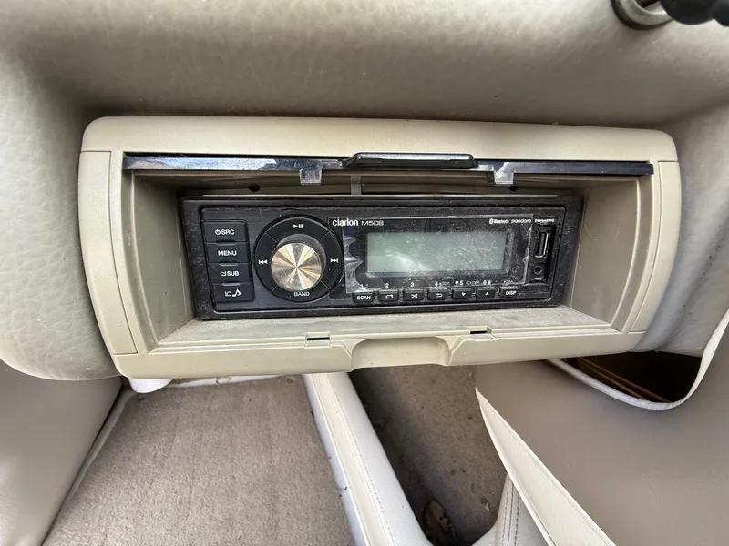 Slide: The Image of Crownline Boats 21 SS 2011 - 15