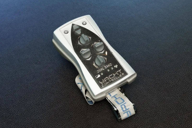 Slide: The Image of Remote control for 2010 Ocean Alexander Motor Yacht on black surface. - 48