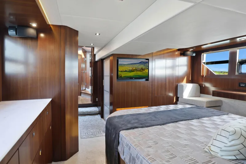 Slide: The Image of Cruisers Yachts 54 Cantius 2022 - 69