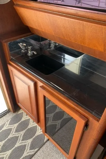 Slide: The Image of Wet Bar in Salon - 18
