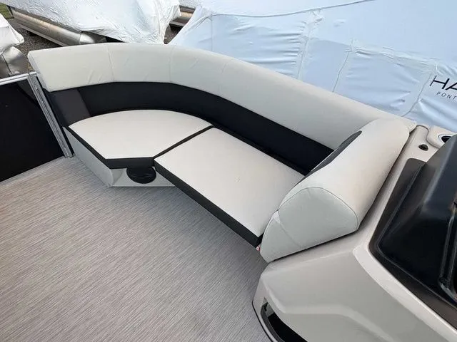 Slide: The Image of Harris Breeze 210 2026 - 4