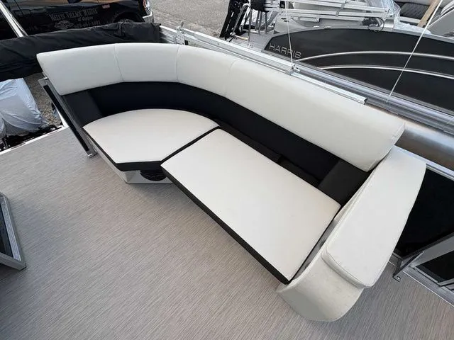 Slide: The Image of Harris Breeze 210 2026 - 7