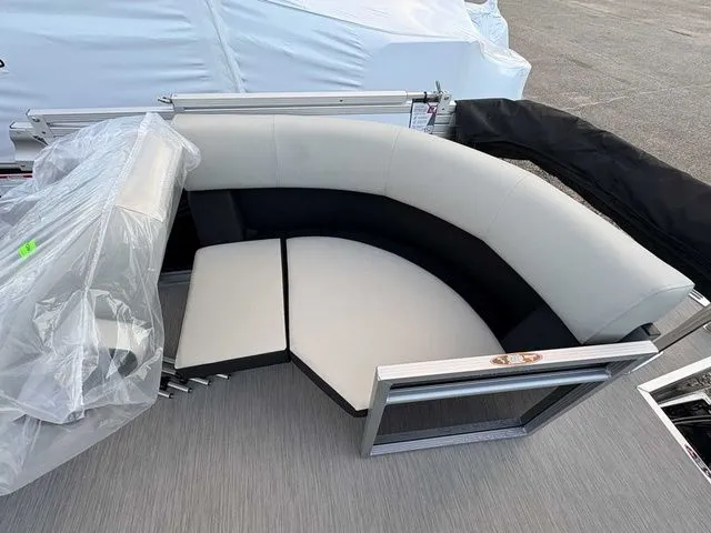 Slide: The Image of Harris Breeze 210 2026 - 8