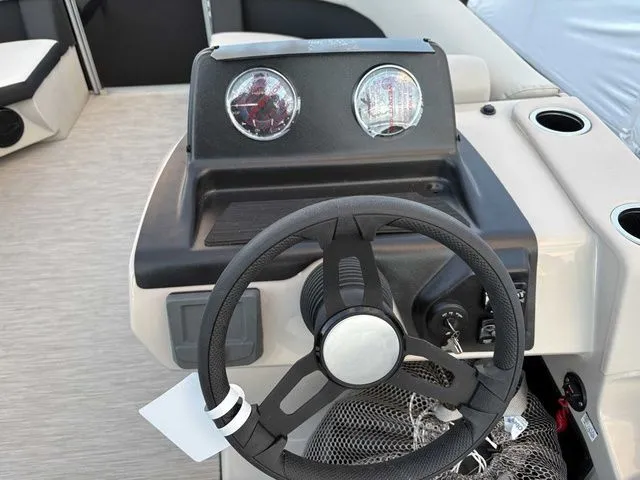 Slide: The Image of Harris Breeze 210 2026 - 9