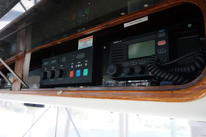 Slide: The Image of 1988 Ocean Yachts Super Sport radio equipment in wooden console. - 28