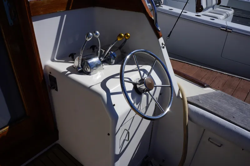 Slide: The Image of 1988 Ocean Yachts Super Sport helm with steering wheel and controls. - 30