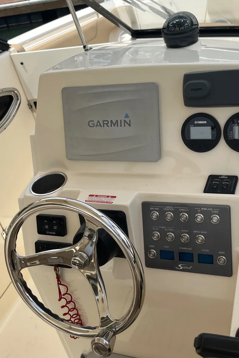 Slide: The Image of Yamaha tachometer displaying 325.9 hours on a 2015 Scout 275 Dorado boat. - 16