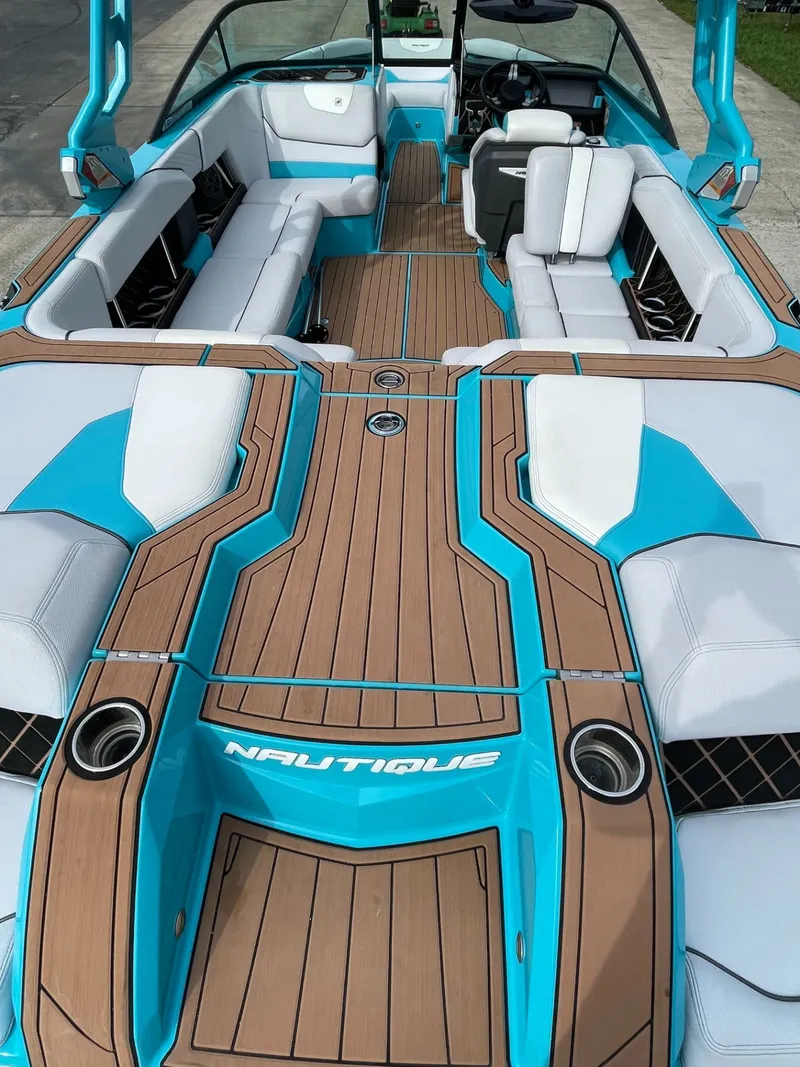 Slide: The Image of Nautique Super Air Nautique GS22 2018 - 7