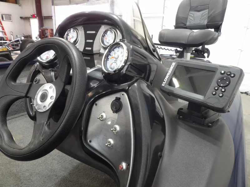 Slide: The Image of Tracker Pro Team 175 2019 - 17