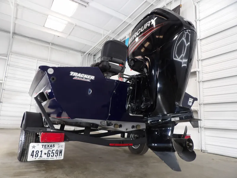 Slide: The Image of Tracker Pro Team 175 2019 - 7