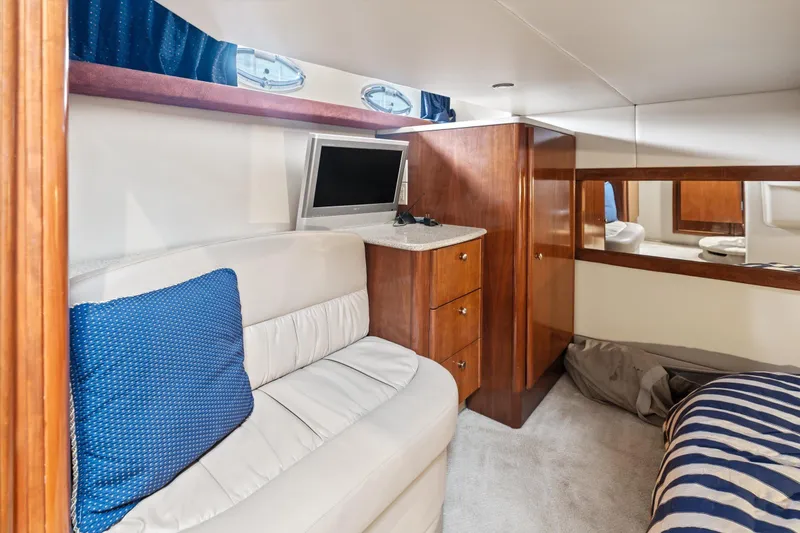 Slide: The Image of Luxurious interior of 2006 Meridian 411 Sedan with cozy seating and modern amenities. - 20