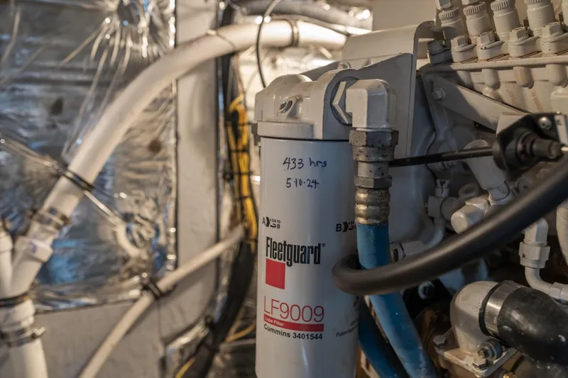 Slide: The Image of Engine room of 2006 Meridian 411 Sedan with Fleetguard filter and hoses. - 34