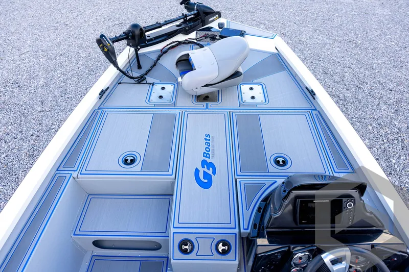 Slide: The Image of 2026 G3 Sportsman 1710 SE boat deck with seating and control panel. - 36