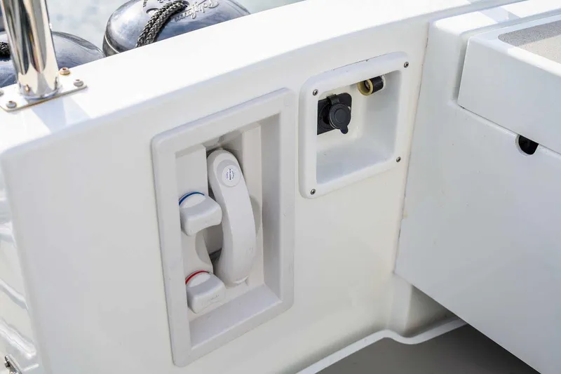 Slide: The Image of 2019 Targa 27.2 boat deck with control panel and fixtures. - 11